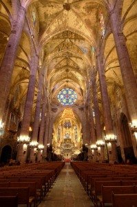 Interior de la Catedral de Mallorca en http://www.creara.es